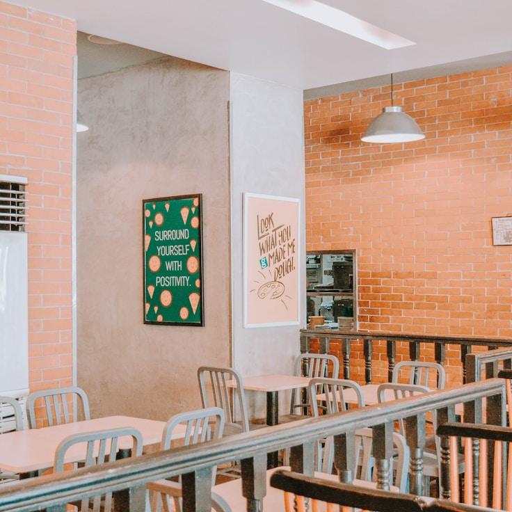 Casual restaurant with booth seating